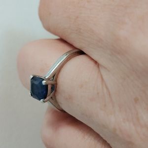 10k white gold ring with blue topaz stone princess cut size 6.5